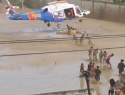 Helikopter Poludara Baharkam Polri Berhasil Dropping Logistik Bantuan ke Aceh Tamiang