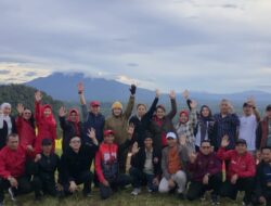 Bupati Parosil Dampingi Ketua DPD PDI Perjuangan Lampung Winarti Berkunjung ke Wisata Gerbang Langit