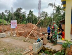 Babinsa Aktif Kawal Pembangunan Gerai Kopdes Merah Putih di Puji Rahayu