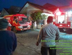Rumah Dijadikan Gudang Peralatan Pembuatan Aksesoris Perhiasan di Tanjung Karang Timur Terbakar