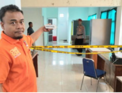 Polres Tanggamus Lakukan Olah TKP Temuan Mayat di Kantor Dinas DPMPTSP