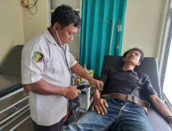 Sie Dokkes Polres Tulang Bawang Beri Pertolongan Medis Korban Laka Lantas di Jalintim