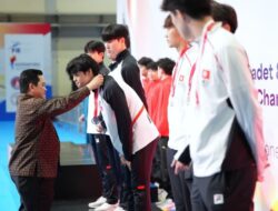 Menpora Erick Thohir Mengalungkan Medali Kepada para Juara  Asian Cadet and Junior Fencing Championship 2026