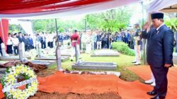 Presiden Prabowo Pimpin Upacara Pemakaman Try Sutrisno, Wakil Presiden ke-6 Republik Indonesia di Taman Makam Pahlawan Nasional Utama