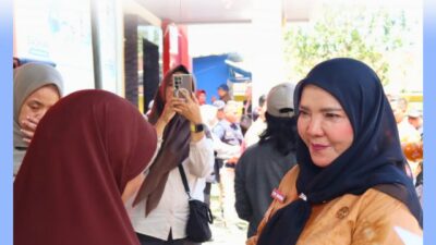 Wali KotaEva Dwiana Pimpin Penyaluran Bantuan Korban Bencana di Seluruh Kecamatan