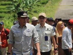 Bupati Lampung Barat Parosil Tinjau Jalan Putus di Way Tenong