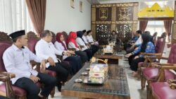 Bupati Lampung Barat, Parosil Mabsus Menerima Audiensi Pengurus PMI