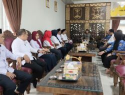 Bupati Lampung Barat, Parosil Mabsus Menerima Audiensi Pengurus PMI