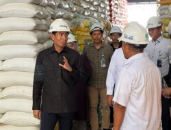 Wakil Ketuma Komisi II DPR RI Tinjau Gudang Bulog, Pastikan Stok Pangan Sultra Aman