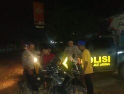 Patroli Malam di Jati Agung, Polsek Jati Agung Sapa Pemuda dan Cegah Balap Liar