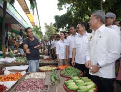 Mendag Budi Santoso Bersama Menko Bidang Pangan Zulfiki Hasan Kunjungi Pasar Palmerah Jakarta